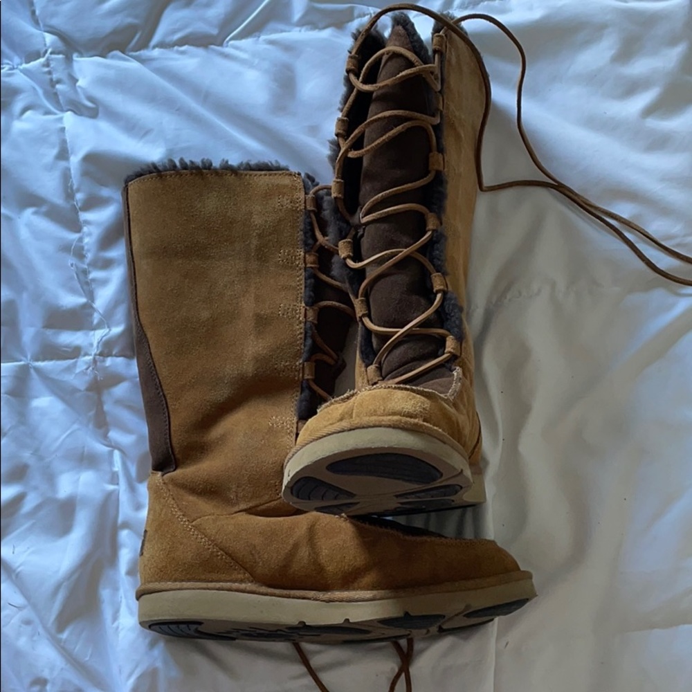 Lace-up Uggs